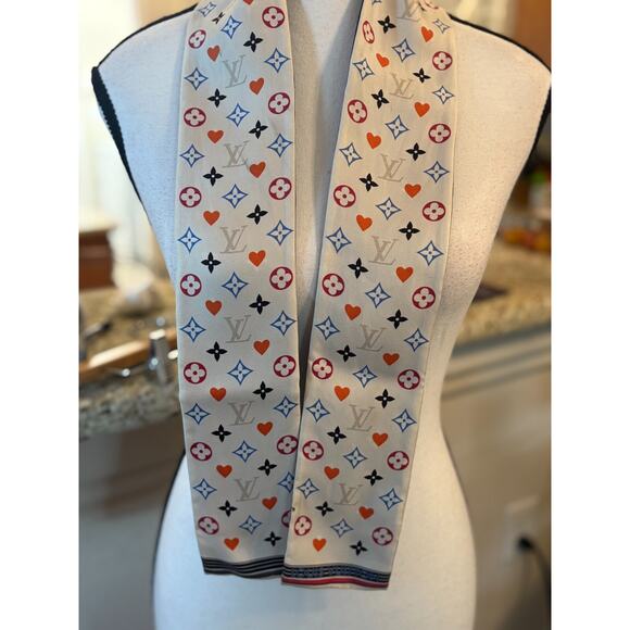 Authentic Louis Vuitton Game on Silk Bandeau Limited Edition Black/White Multi - Picture 5 of 6